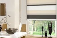Удачно подобранные рулонные шторы для кухни справятся и с ролью элемента декора